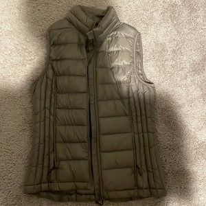 32 degree heat vest. Size small.